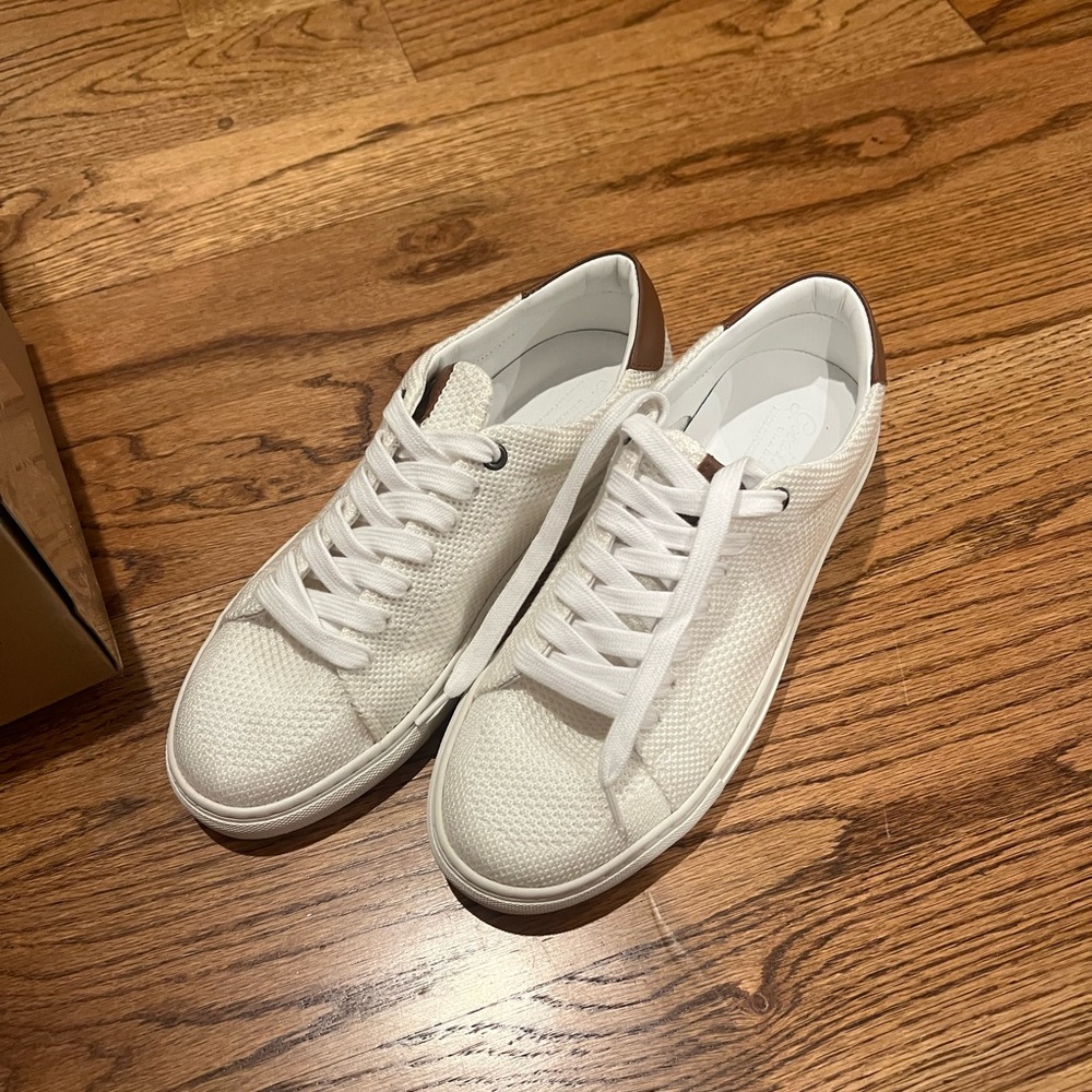 Good Man men’s size 8 tennis. Brand new.